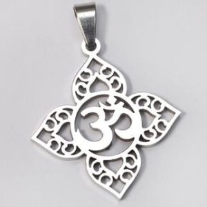 COLGANTE ACERO OM CON MARCO DE FLOR DE CUATRO PETALOS