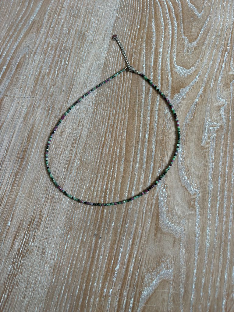 Collares de Zoisita Natural con Rubí de 2 mm